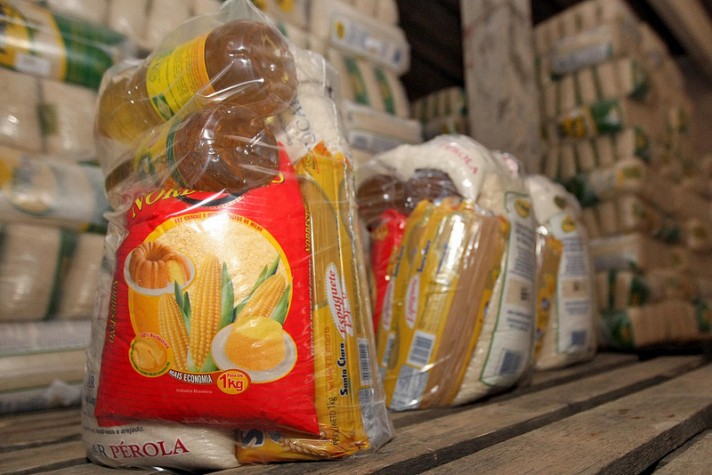 Programa vai distribuir 1 milhão de cestas de alimentos para população em extrema pobreza no Estado