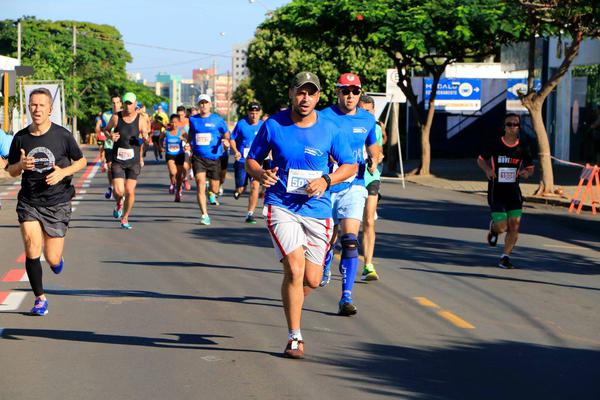 Dois mil corredores se reúnem em Bauru para corrida e caminhada